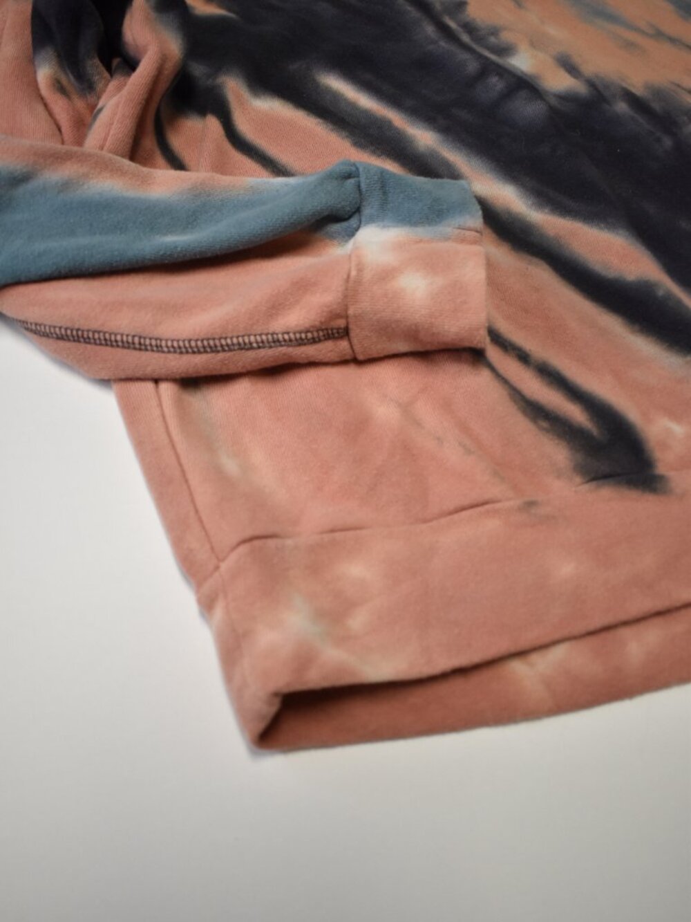 Wild Fable Women’s XL Tie Dye Pullover Sweatshirt Rust Blue Black Oversized - Picture 2 of 6
